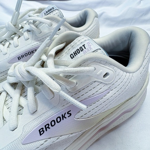 Brooks Ghost Max 2 Womens Size 10.5 Cream Purple Athletic Running Shoes Sneakers - Picture 13 of 16